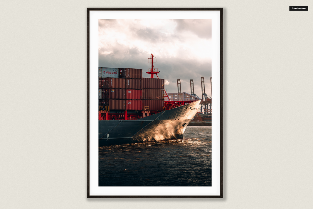 Premium Poster Hamburg - Containerschifff im Hafen
